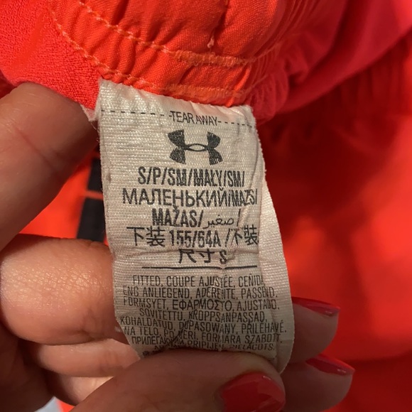 Relisting! Under Armour Womens Athletic Shorts Neon Pink Orange Size Small - Picture 3 of 3